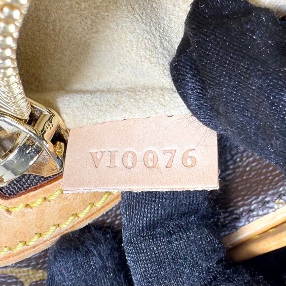 Louis Vuitton Monogram Hudson GM - Picture 13 of 15